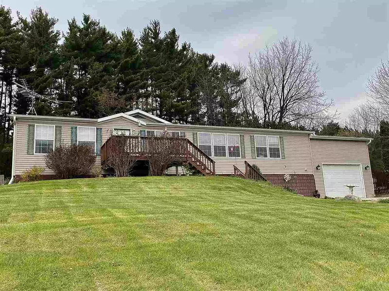 W2202 Spring Lake Rd, Markesan, WI 53946