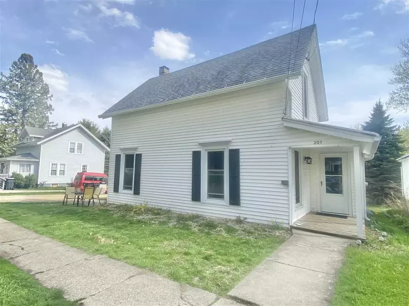 207 Maple Ave, Clinton, WI 53525-9478