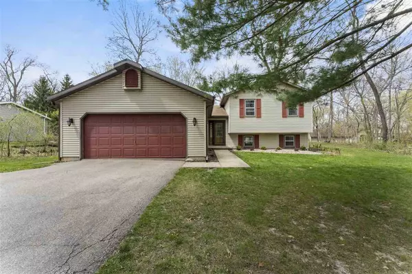 461 Meander Wood Rd, Oregon, WI 53575