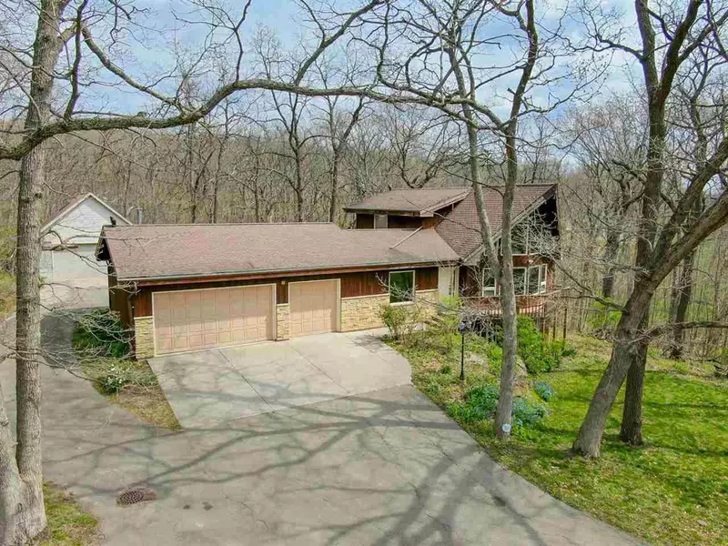 8800 County Road ID, Blue Mounds, WI 53517