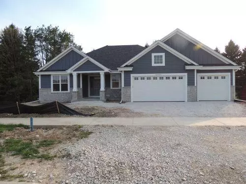 W239N5431 Fieldstone Pass Cir, Sussex, WI 53089