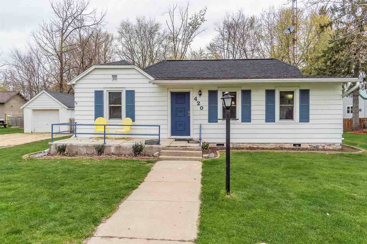 420 W Oak St, Baraboo, WI 53913