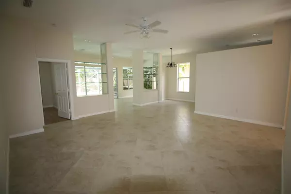 Jupiter, FL 33458,158 Hampton PL