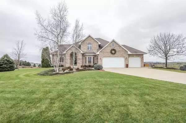 6611 Prairie Hill Dr, Sun Prairie, WI 53590