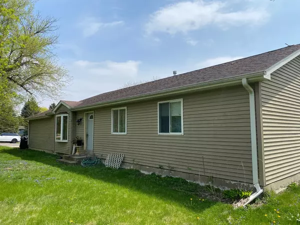 8906 270th Ave, Salem Lakes, WI 53168