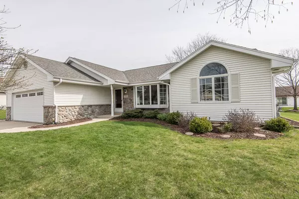 W141N4940 Golden Fields Dr, Menomonee Falls, WI 53051