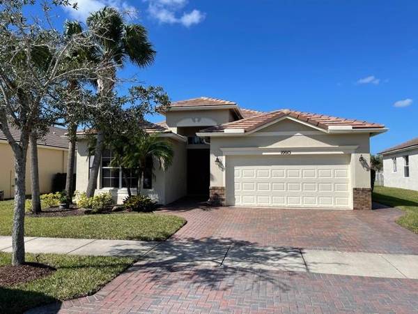 10015 SW Chadwick DR, Port Saint Lucie, FL 34987