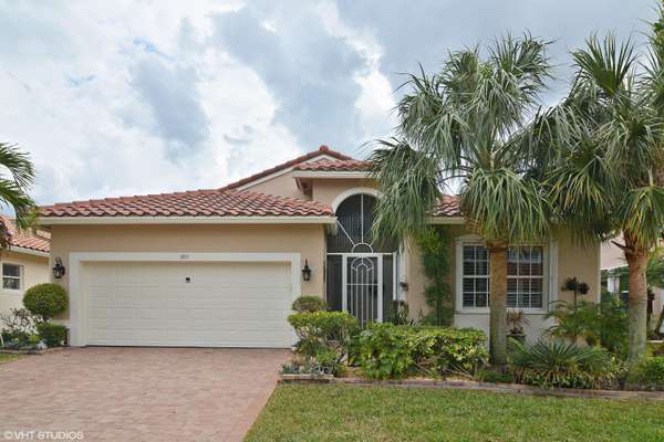 303 NW Shoreline CIR, Port Saint Lucie, FL 34986