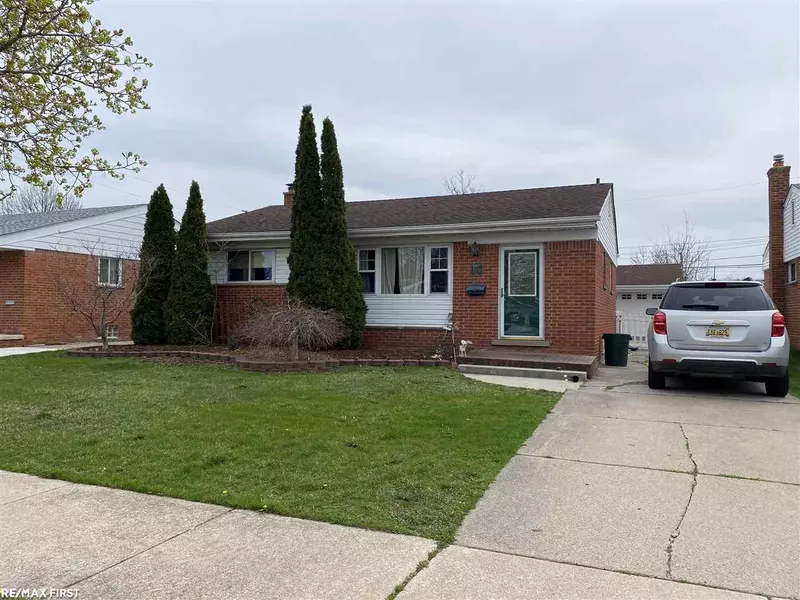 21400 Briarcliff, Saint Clair Shores, MI 48082