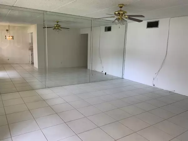 Palm Springs, FL 33461,600 Village Green CT 108