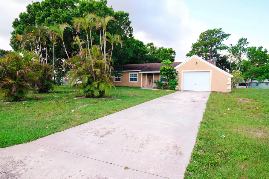 2092 SE Triumph RD, Port Saint Lucie, FL 34952