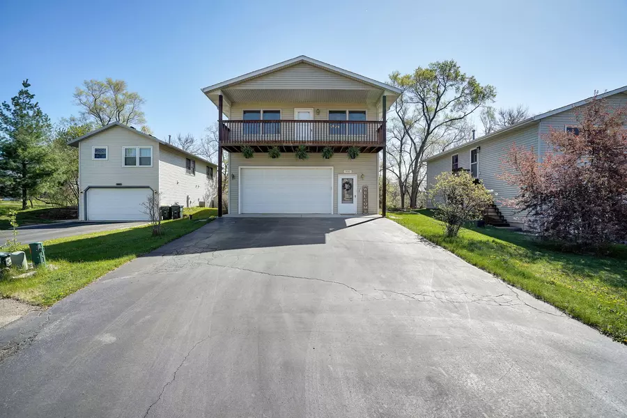 950 Rhyners Ln, Twin Lakes, WI 53181