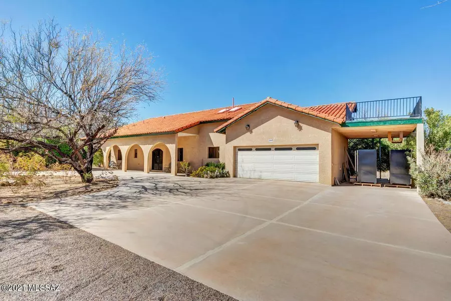 3660 W Calle Cinco, Green Valley, AZ 85622