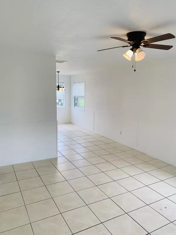 Fort Pierce, FL 34946,2844 Harson WAY