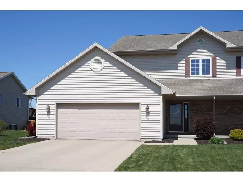 2011 Nighthawk Ln, Sauk City, WI 53583