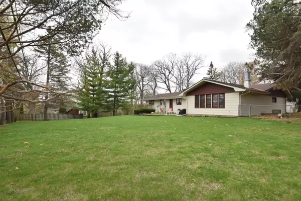 Waukesha, WI 53188,816 Maple Way N