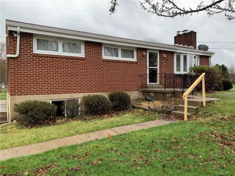 312 Frederick Dr, Lower Burrell, PA 15068