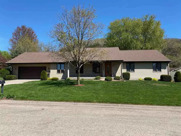 118 S George St, Prairie Du Chien, WI 53821