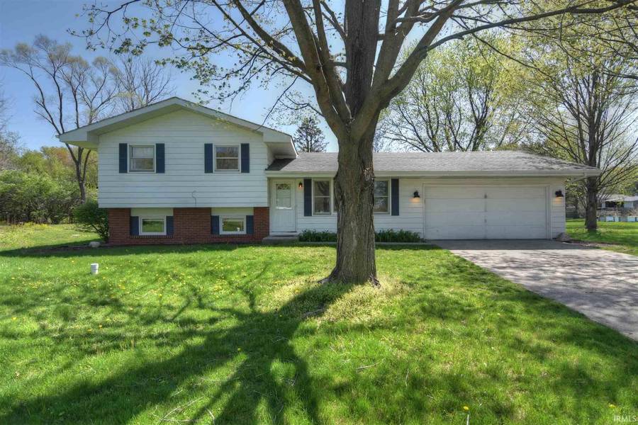 53142 Brookfield Drive, Elkhart, IN 46514-5211