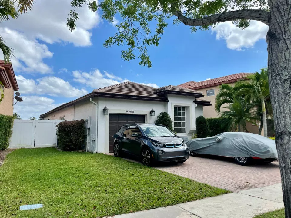 Pembroke Pines, FL 33029,19250 NW 12th ST