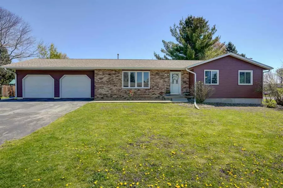 221 Evergreen Ln, Deforest, WI 53532