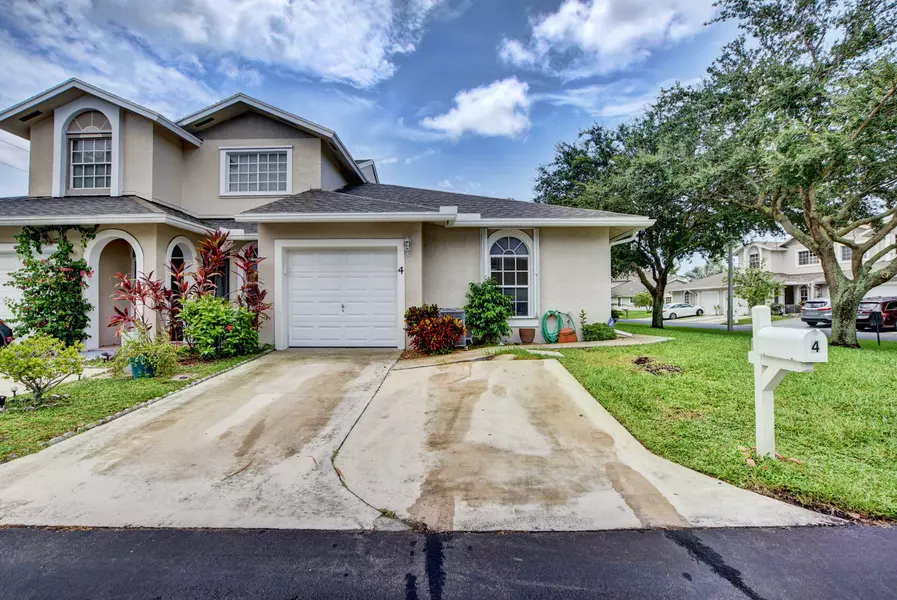 4 Erwood PL, Boynton Beach, FL 33426