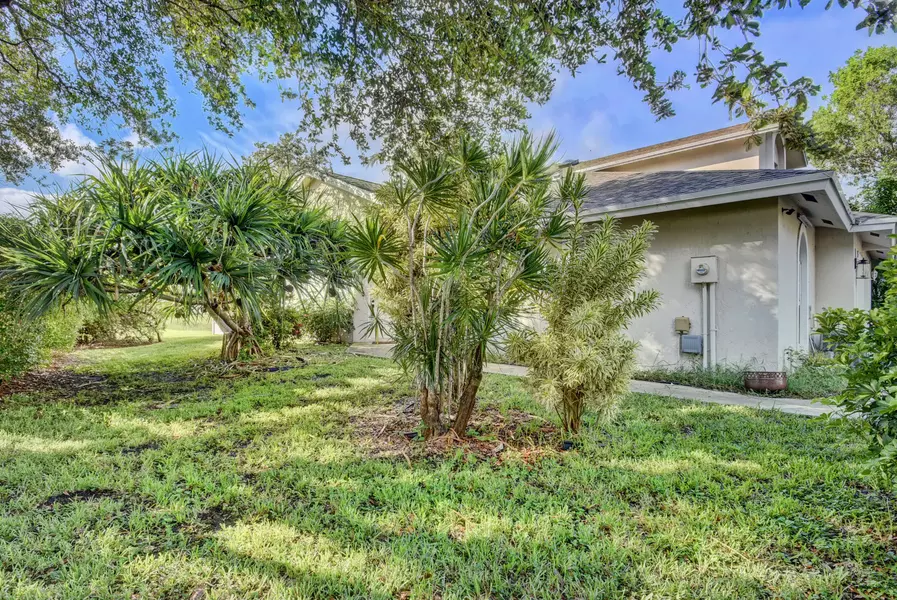 54 Desford LN, Boynton Beach, FL 33426