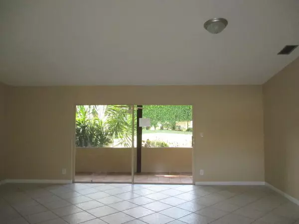 Boynton Beach, FL 33426,5 Kensington LN