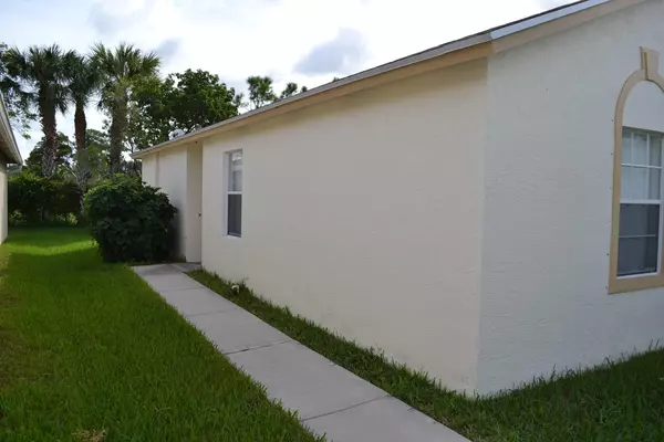 West Palm Beach, FL 33415,5972 Azalea CIR