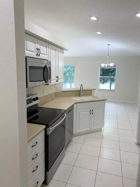 West Palm Beach, FL 33415,5684 Azalea CIR