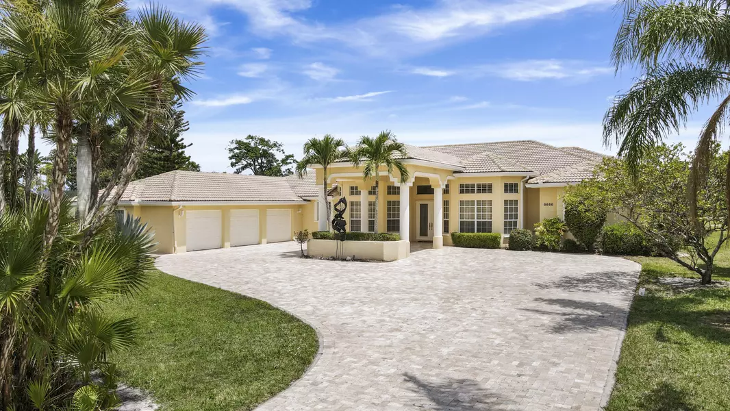 8666 Marlamoor LN, Palm Beach Gardens, FL 33412