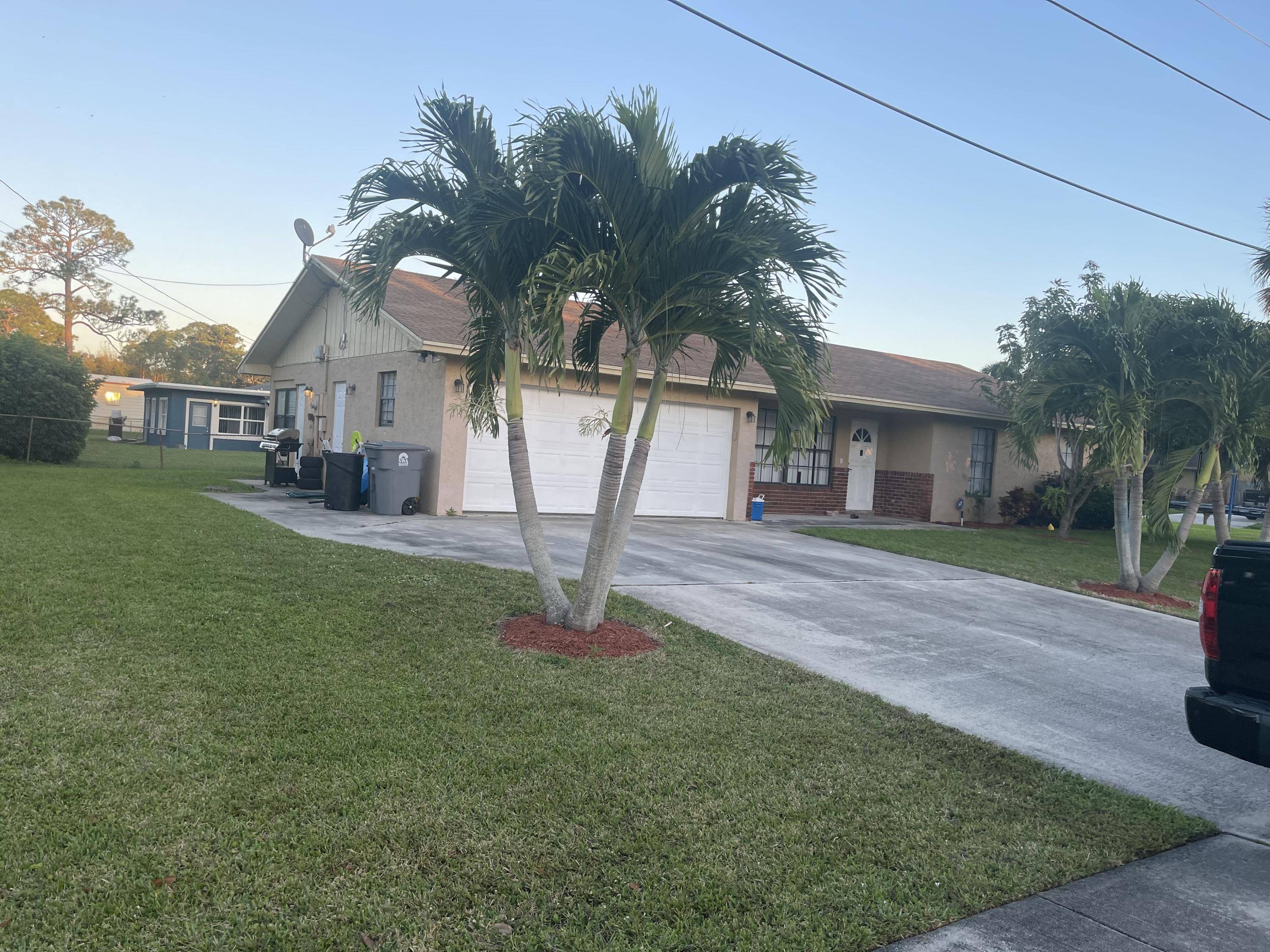 4983 Dolphin DR, Lake Worth, FL 33463