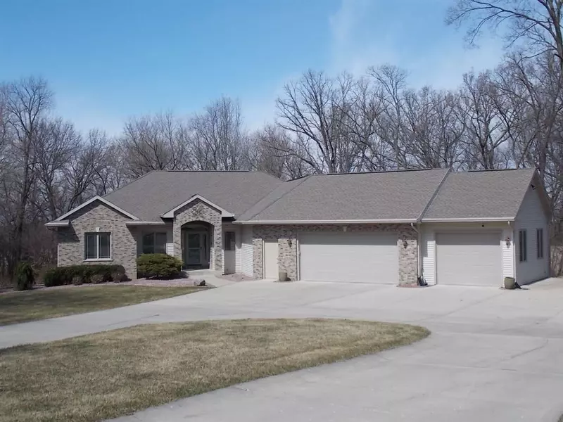 8405 N Ridge Tr, Milton, WI 53563