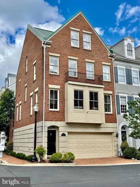 709 KAHN, Alexandria, VA 22314