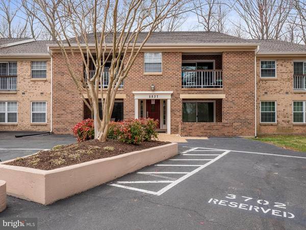 5837 COVE LANDING RD #302, Burke, VA 22015