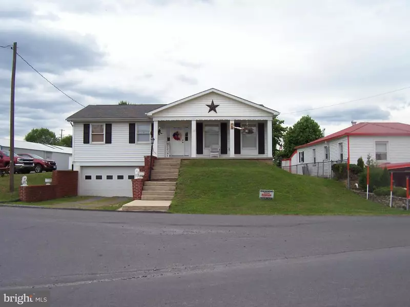 213 WATER STREET DR, Moorefield, WV 26836