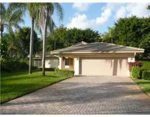 4915 Pine Tree DR, Boynton Beach, FL 33436