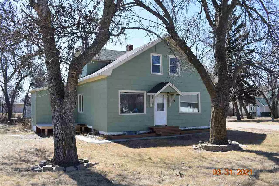 212 1st Ave NE, Garrison, ND 58540