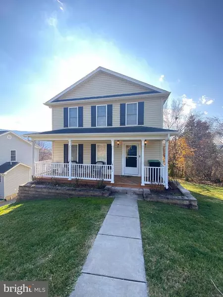 102 E NORTH ST, Strasburg, VA 22657