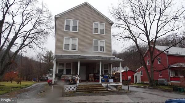 9 MAUL AVE, Felton, PA 17322