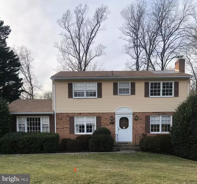 320 BROADLEAF DR NE, Vienna, VA 22180