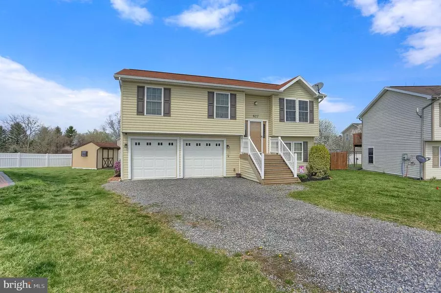 627 CANDLESTICK CT, Chambersburg, PA 17201