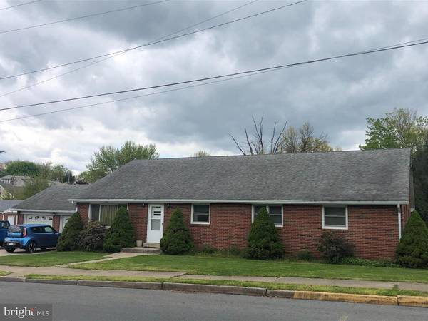 5 E WASHINGTON AVE, Myerstown, PA 17067