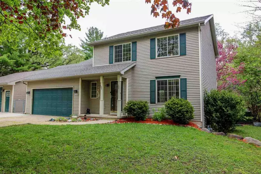 N4286 Alpine Village Ln, Cambridge, WI 53523-9573