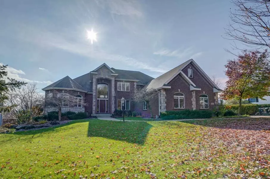 8705 Fairway Oaks Dr, Verona, WI 53593