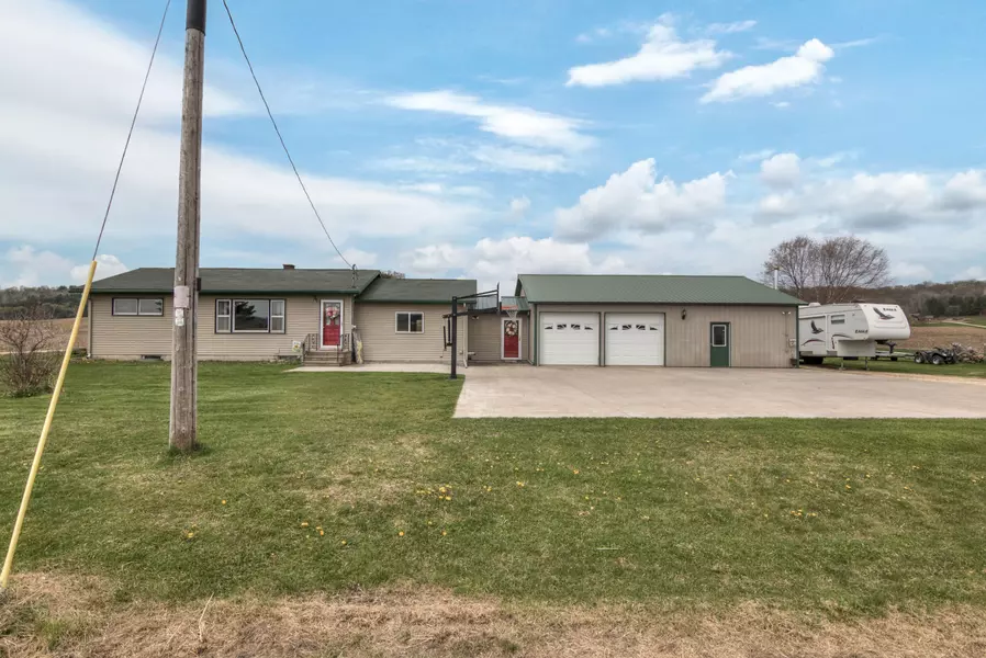 W4384 County Road T, Farmington, WI 54644