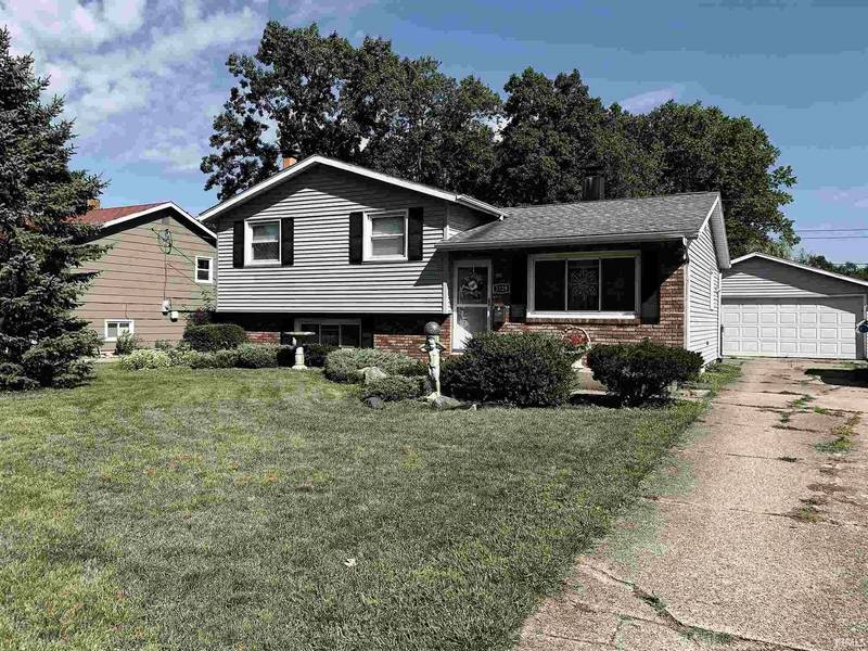 3229 Cabot Drive, South Bend, IN 46635-2012