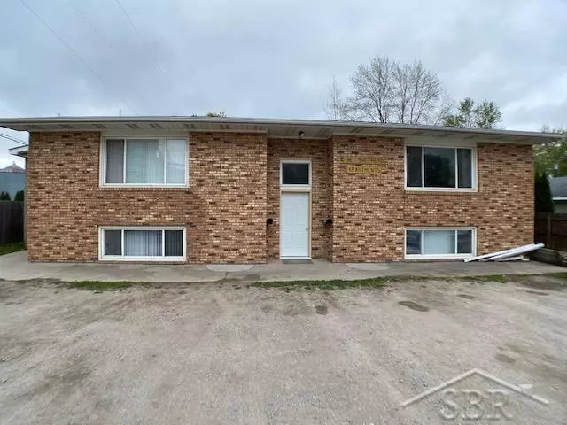 421 W Wright Ave, Shepherd, MI 48883