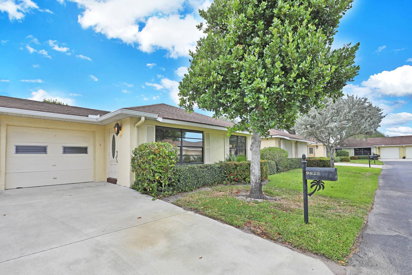 9825 Walnut Tree WAY B, Boynton Beach, FL 33436
