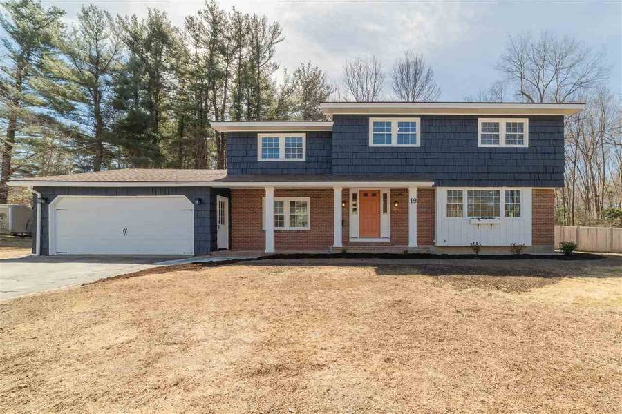 19 Thayer RD, Hampton, NH 03842